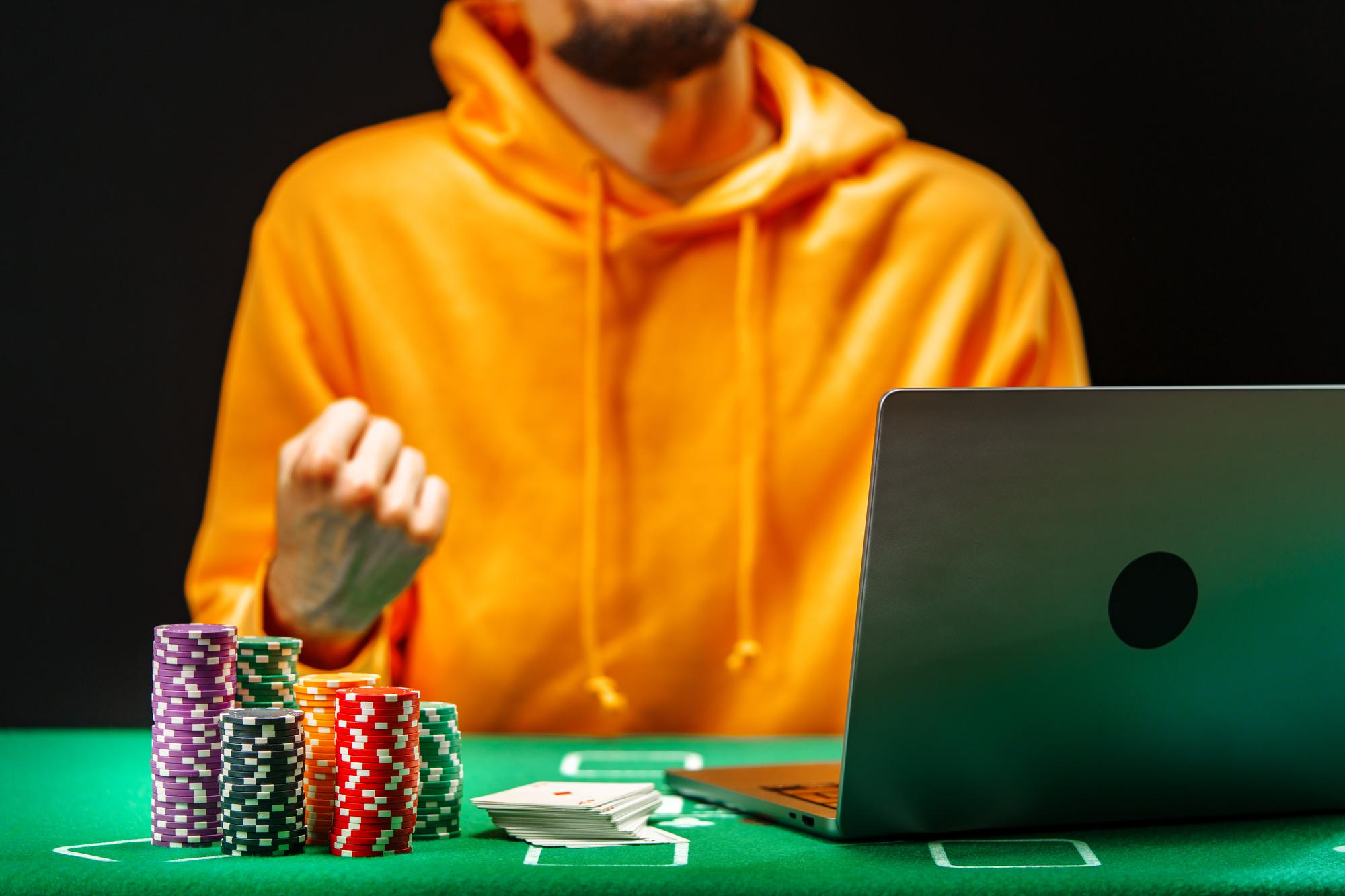 Tournois de blackjack en ligne : fonctionnement et astuces de pro